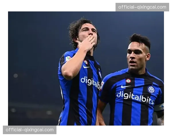 定位球战术生效，亚特兰大利用前场间接任意球配合击中门柱